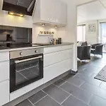 Iffuer - 2-3km From The Sea By Interhome *